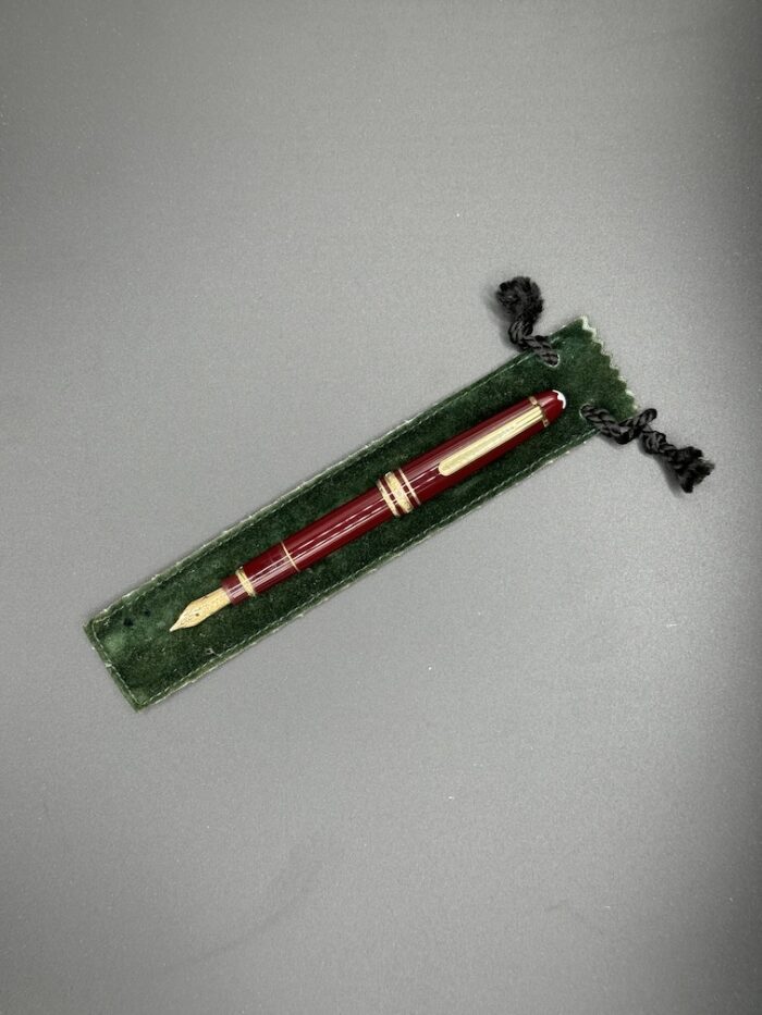 Vintage Burgundy Montblanc Meisterstuck Classique  Fountain Pen