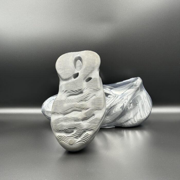 Yeezy Foam Runner Carbon - Image 2
