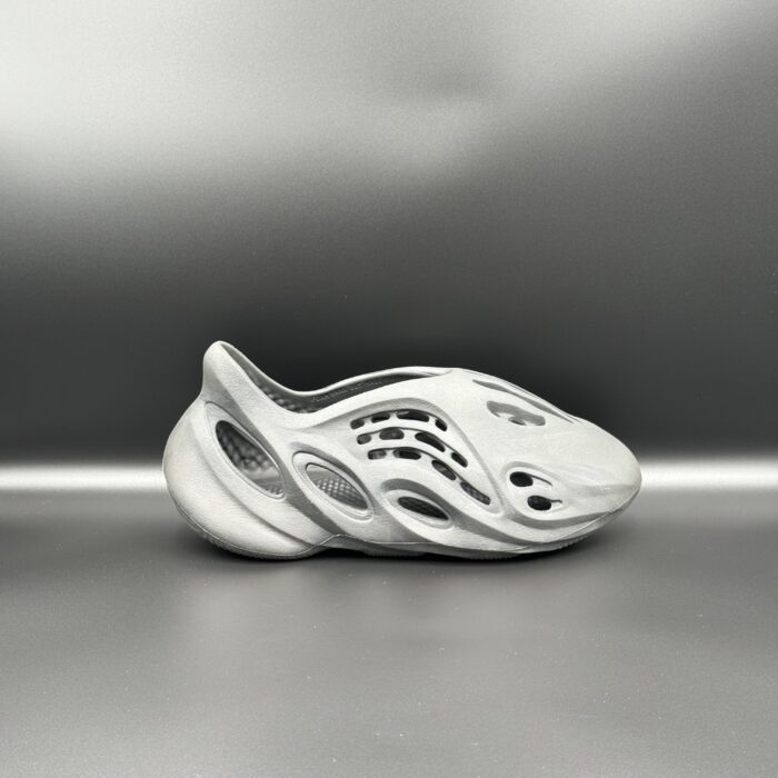 Yeezy Foam Runner Carbon - Image 3