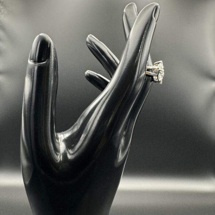Sterling Silver 925 Ring with Diamond Effect Stones - Image 4