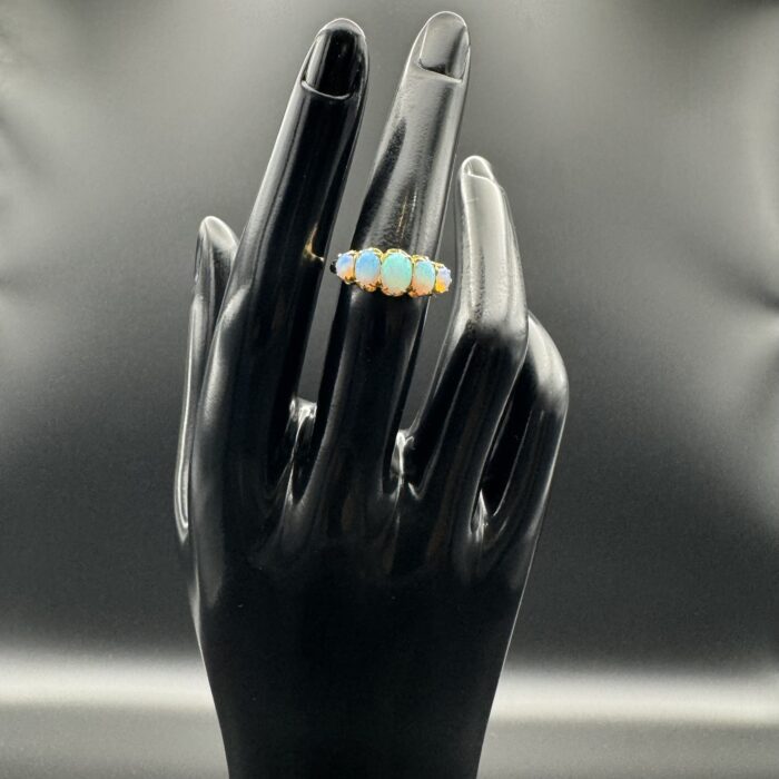 18ct Gold Opal Ring