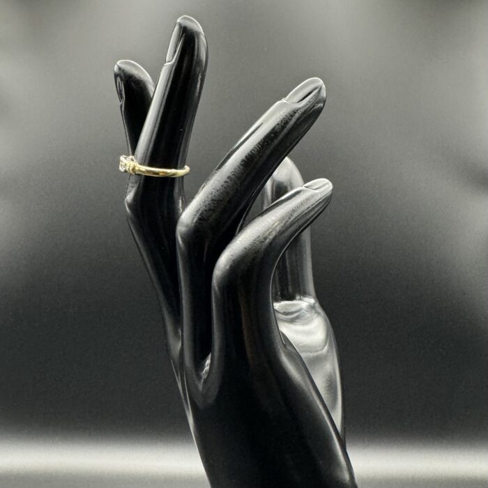 18ct Gold Trilogy Diamond Ring - Image 2