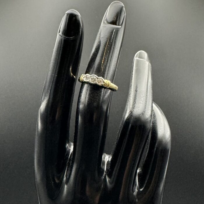 18ct Gold Trilogy Diamond Ring - Image 5