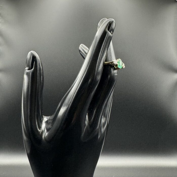 18ct Gold Diamond & Emerald Engagement Ring - Image 4