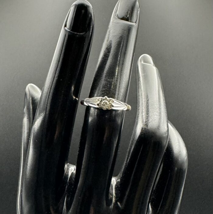 18ct Gold Engagement Ring With Platinum Mount - Image 5