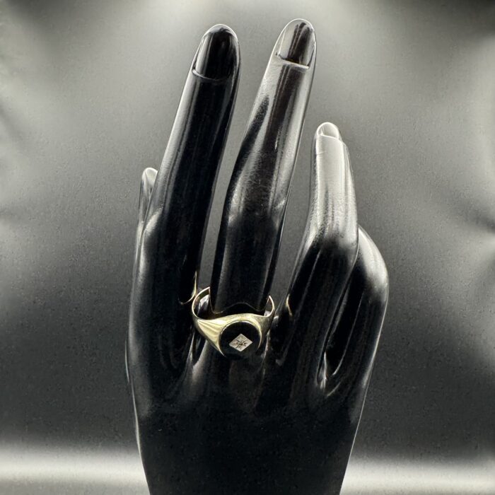 9ct Gold Signet Ring Black Onyx with Set Diamond - Image 5