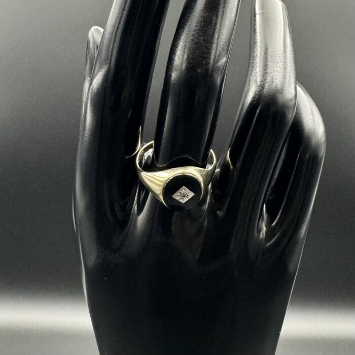 9ct Gold Signet Ring Black Onyx with Set Diamond - Image 6