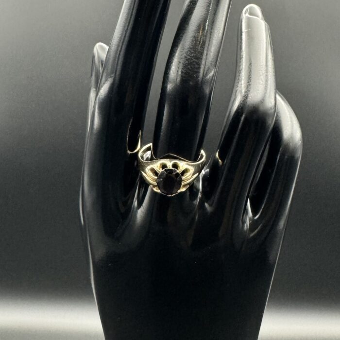9ct Gold Gypsy Ring with Black Onyx Stone - Image 5