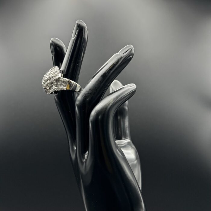 14ct White Gold Cocktail Ring with 2ct of Diamonds - Image 2
