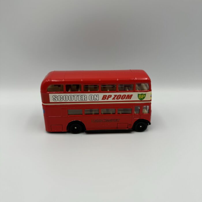 Richmond Toys Summer Holiday Bus - Image 5