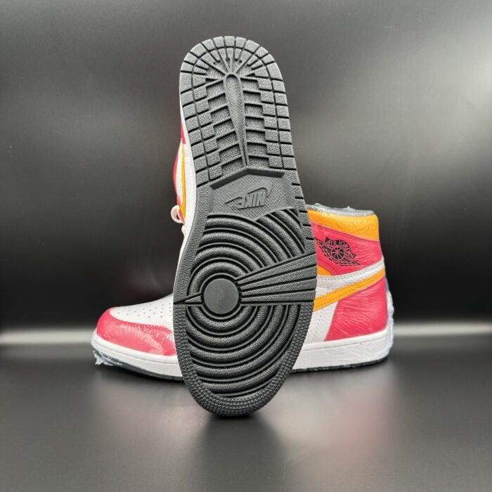 Air Jordan 1 Light Fusion Red - Image 2