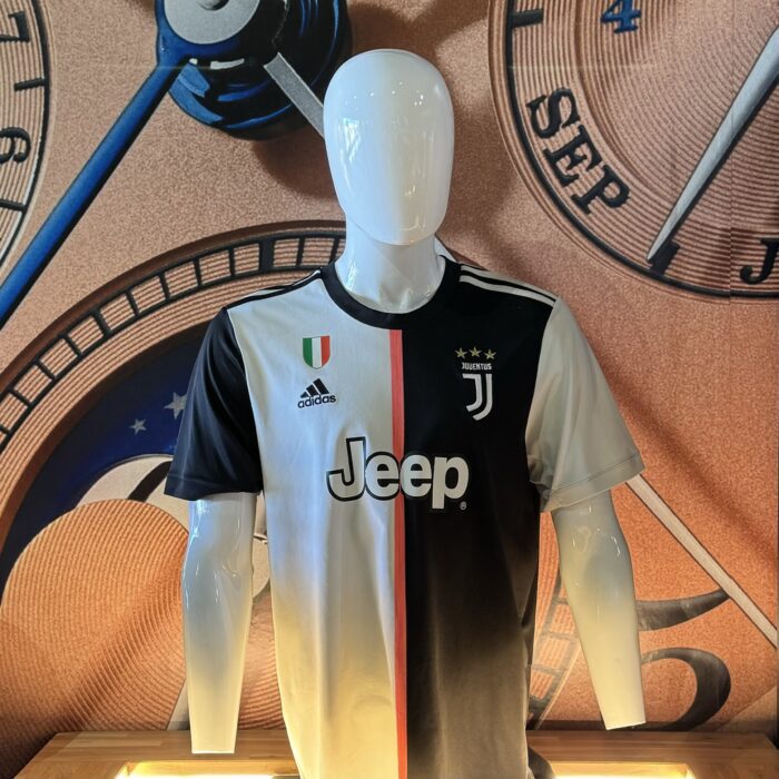 Retro 2019/2020 Juventus Home Shirt Ronaldo No.7 - Image 2
