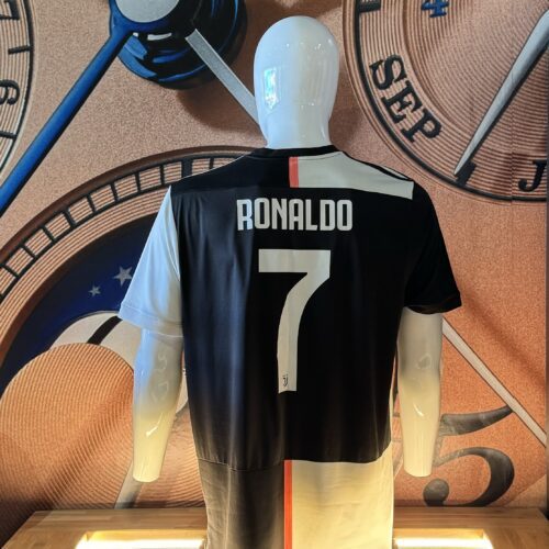 Retro 2019/2020 Juventus Home Shirt Ronaldo No.7