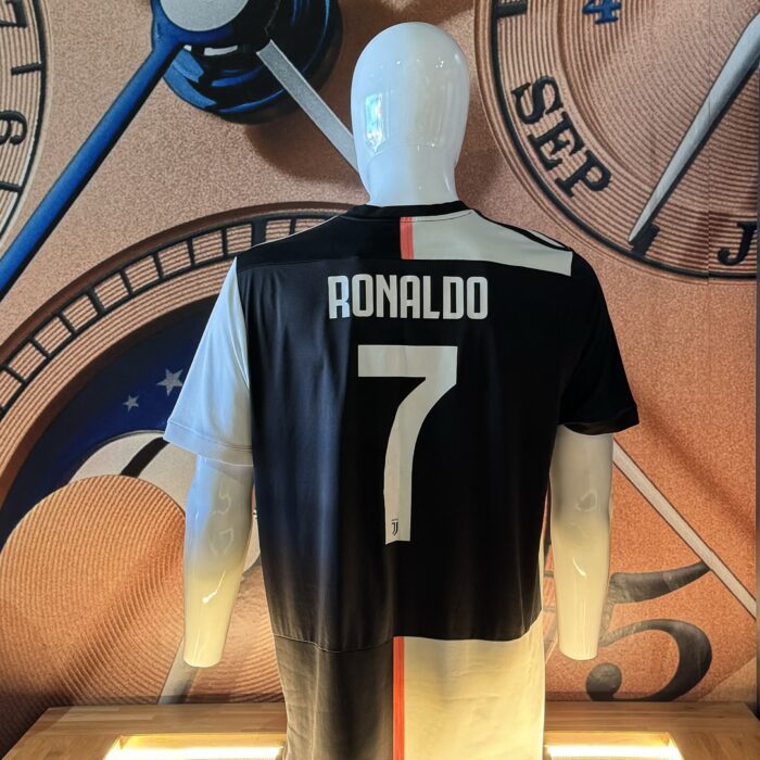 Retro 2019/2020 Juventus Home Shirt Ronaldo No.7