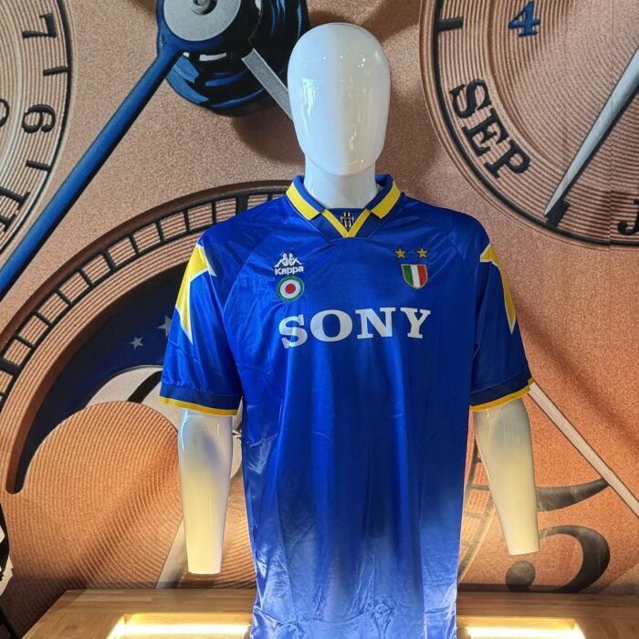 Retro Juventus Away Shirt 1995/96 Del Piero 10 - Image 2