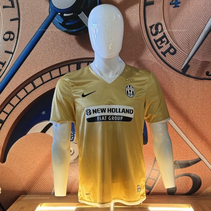 Retro Juventus Away Shirt 2008/09