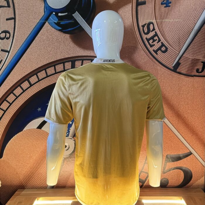 Retro Juventus Away Shirt 2008/09 - Image 2